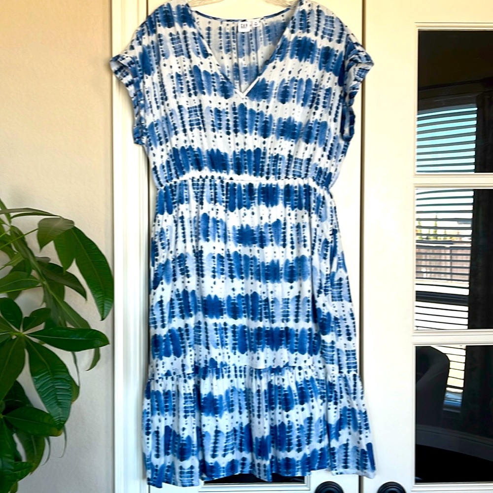 Gap blue & white tie dye v-neck rolled cap sleeve dress, Medium